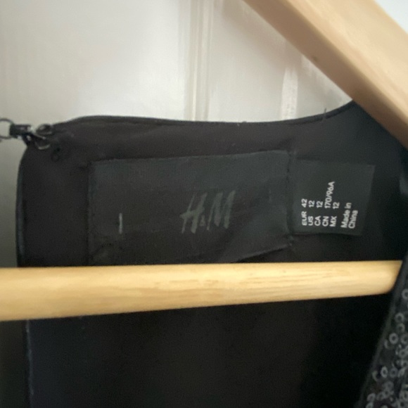 H&M PARTY BLACK SEQUIN OPEN BACK MINI DRESS - Picture 2 of 6